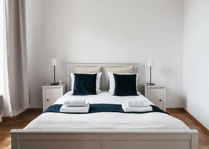 Square Apartment - Loftaffair